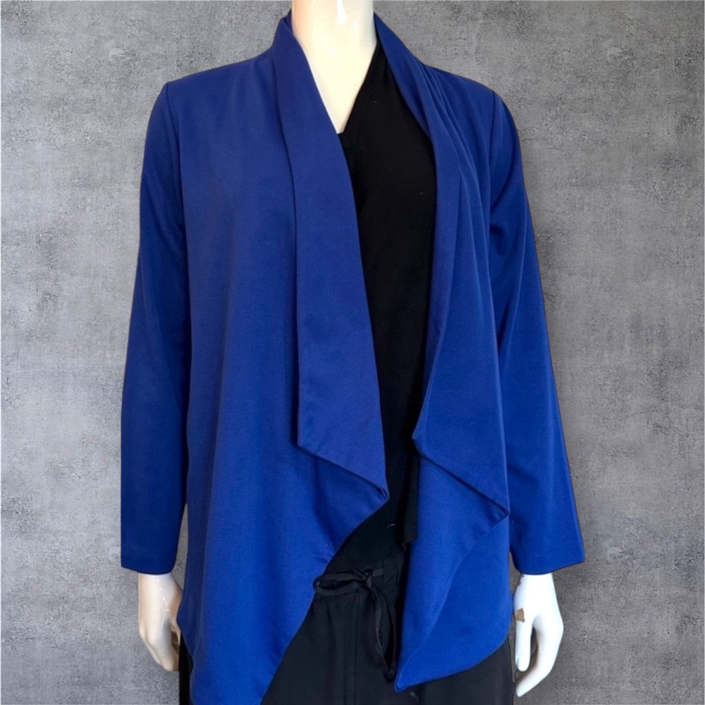 NWT CHOCOLATE U.S.A women’s Cardigan beautiful blue size Small